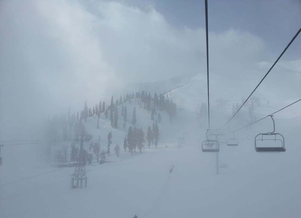 Кресельный подъемник в Гульмарге