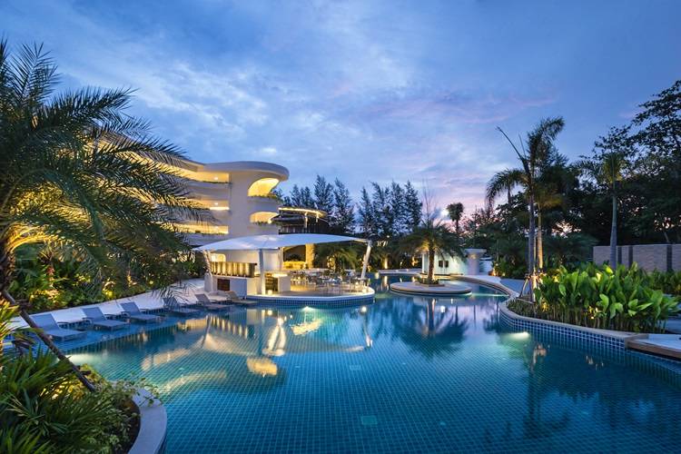 Novotel Phuket Karon Beach. 5 звезд семейный отель с бассейном