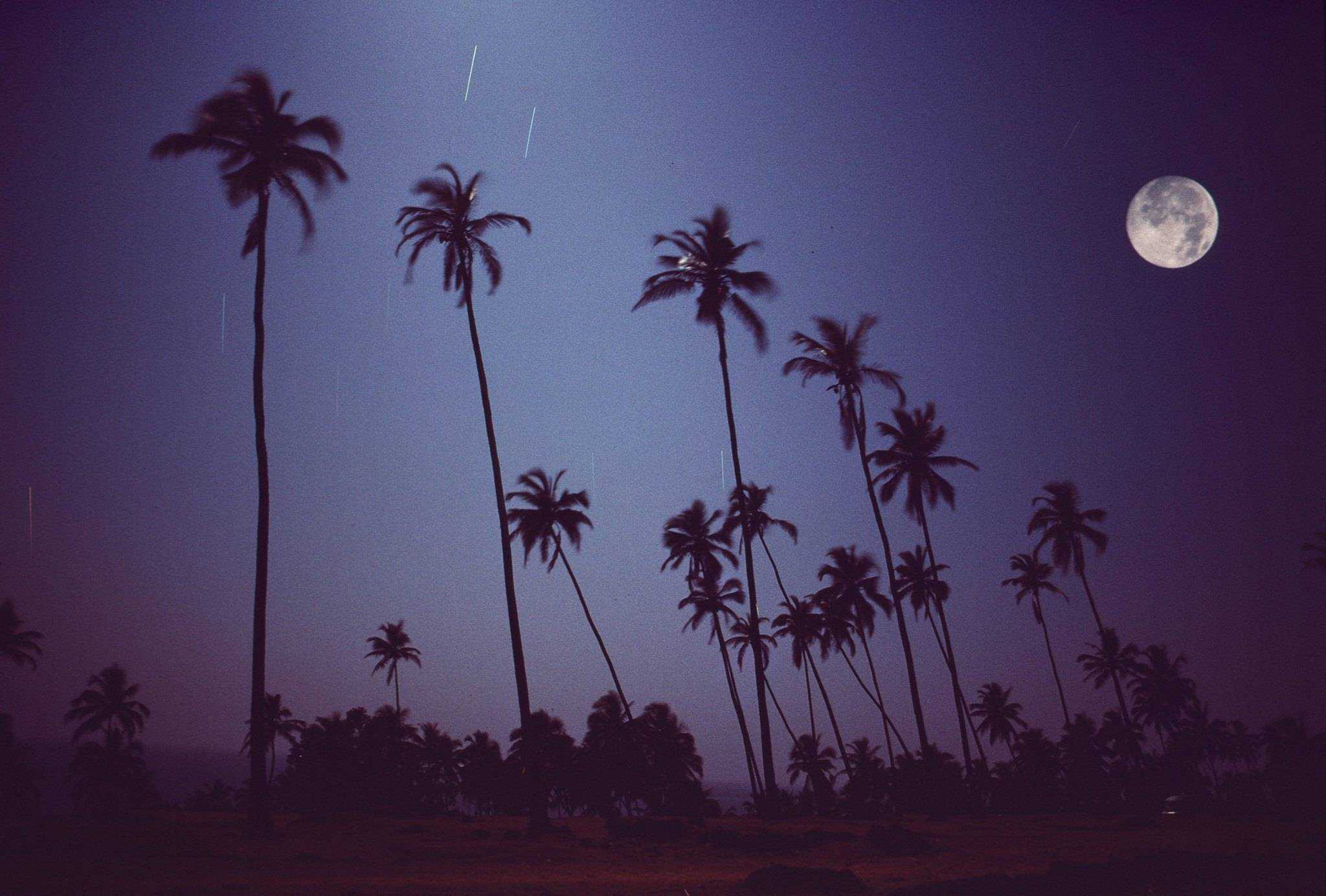 Полнолуние над Вагатором, Гоа, Индия, 1976 год (Photo by Michel Hilzinger).