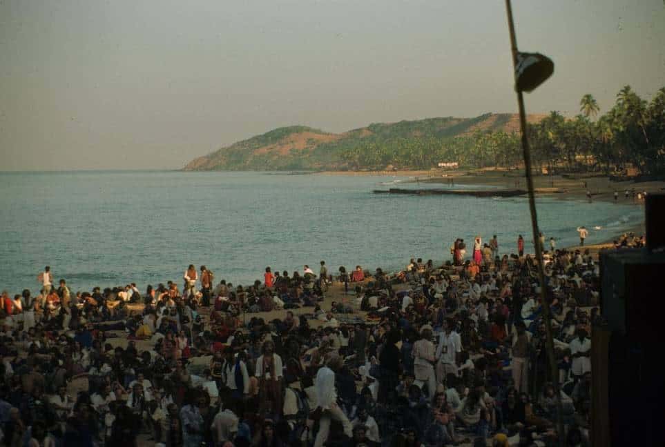 Рассвет на Full Moon party. Anjuna, Goa, India. 1979 год. (Photo by Jacques Lastry).