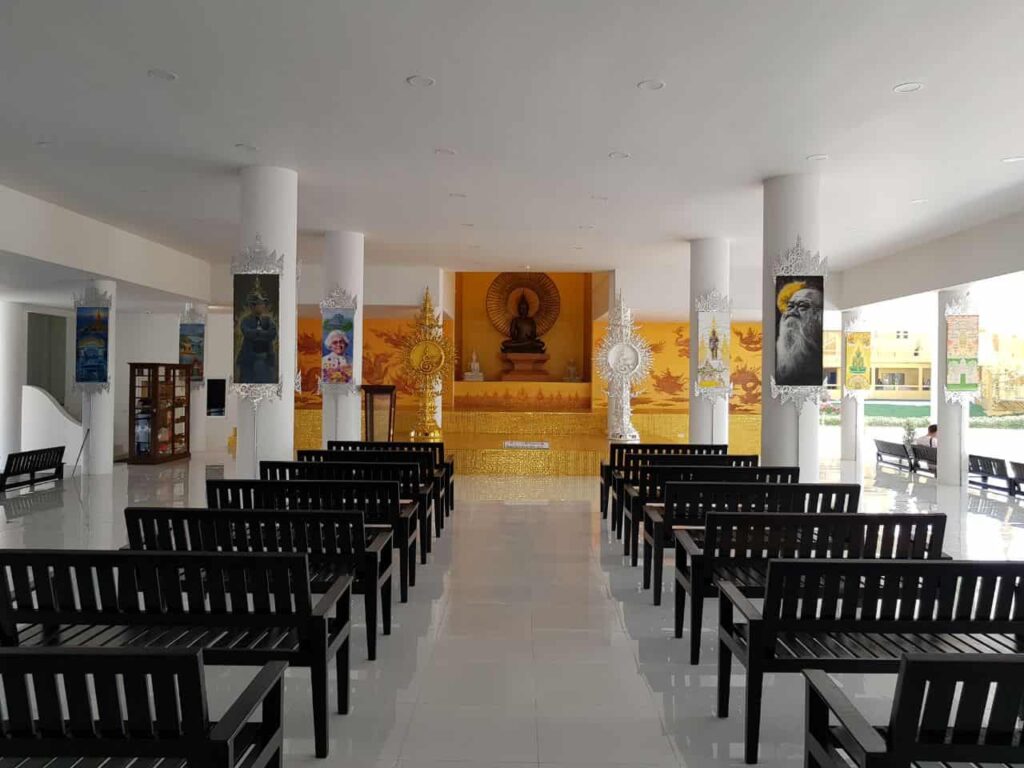 Центр обучения медитации. Белый Храм. Чианг Раи, Таиланд