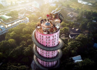 Необычные локации в Бангкоке Дракон, обвивающий небоскреб в Wat Samphran