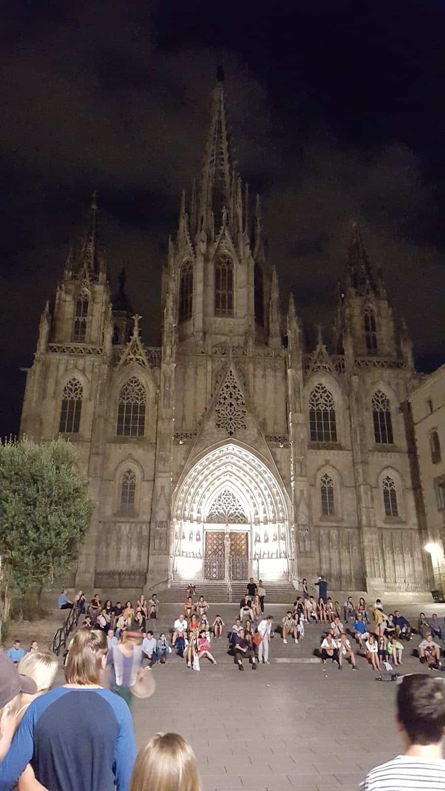 Собор Святого Креста - The Cathedral of the Holy Cross - Барселона. Главные достопримечательности