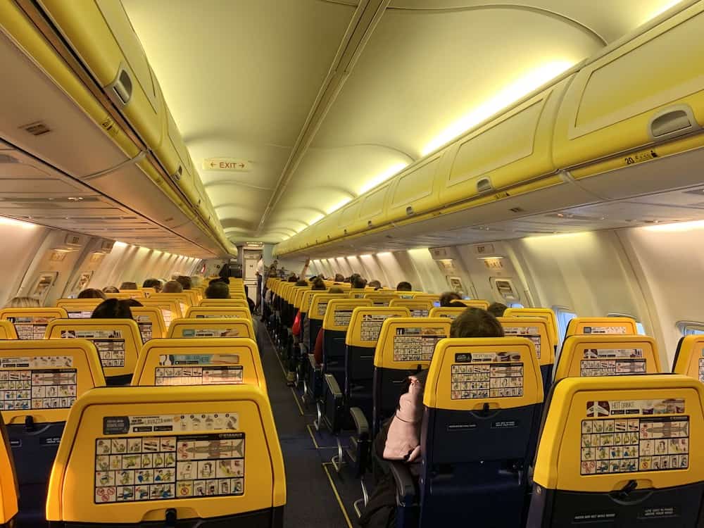 В салоне самолёта Ryanair