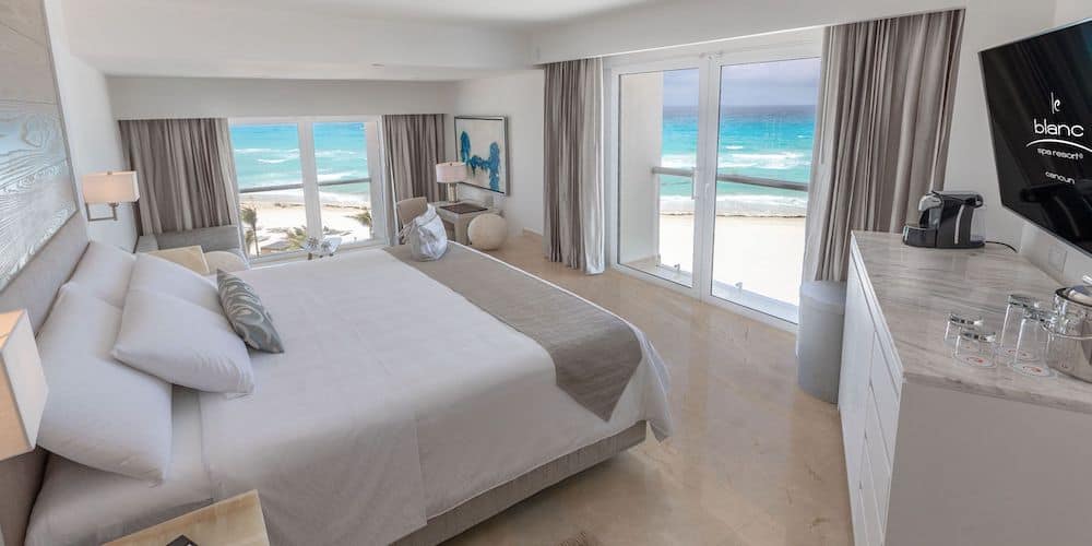 Лучшие отели Канкуна 5* - Номер Джуниор Сьют в отеле Le Blanc Spa Resort Cancun