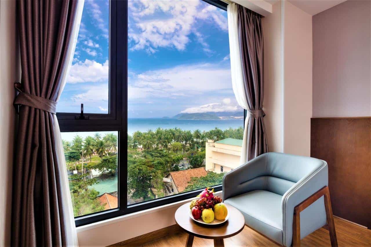 Вид на море из номера отеля DTX Hotel Nha Trang
