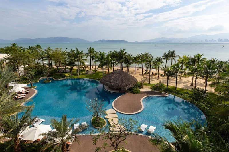 Бассейн отеля Boma Resort Nha Trang