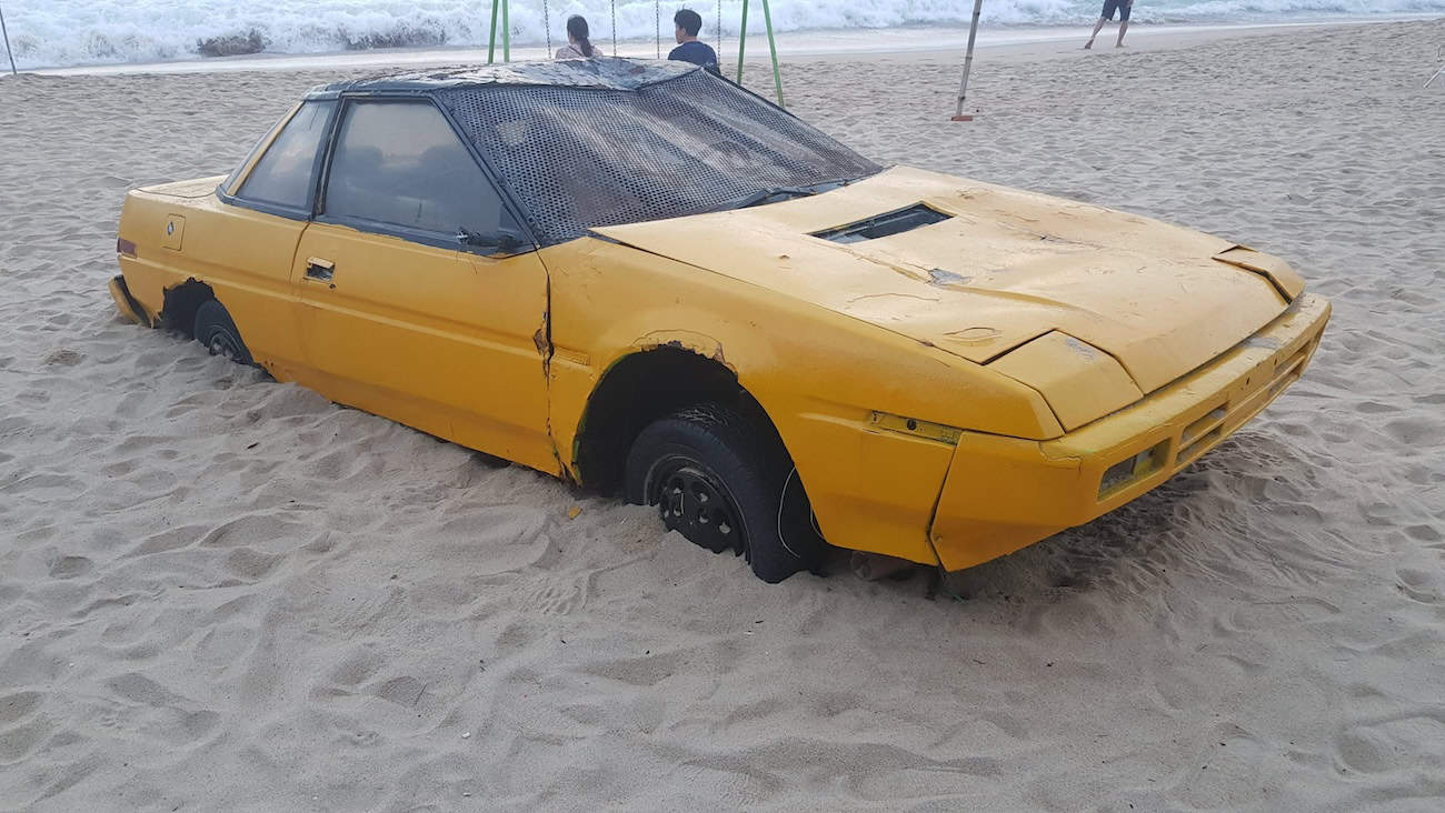 Автомобиль на Пляже Нячанга